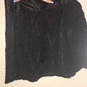 BLACK LACE SKIRT